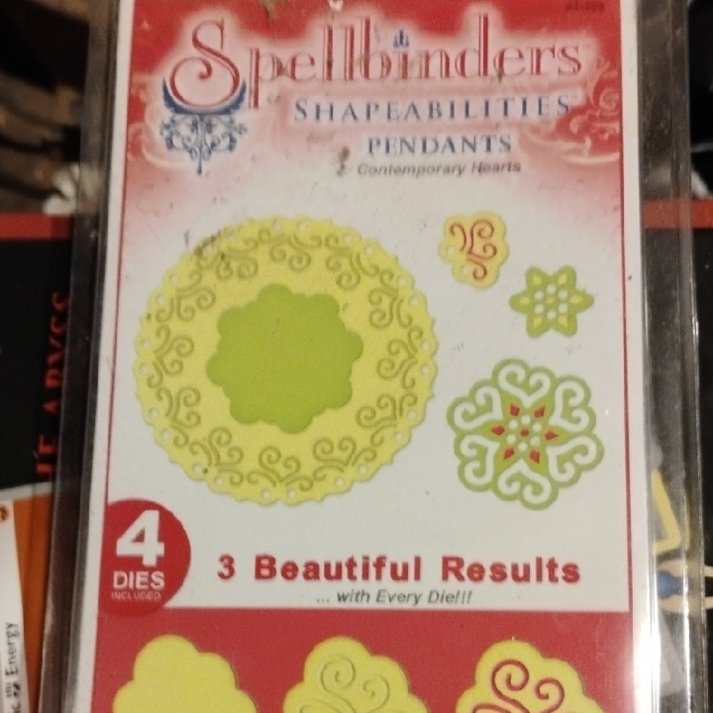Spellbinders Shapabilities Pendants - Contemporary Hearts